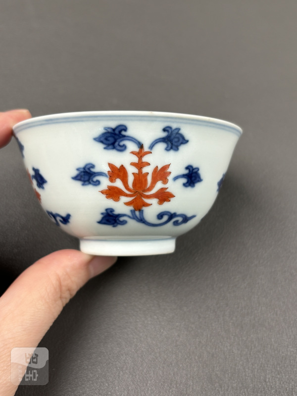 清乾隆 青花矾红宝相花纹杯一对 - 图5